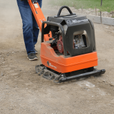 ERPC_150_200_300reversible_plate_compactor_in use_1